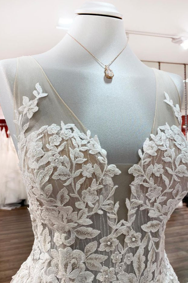 Sleeveless Jewel Neck Long A-Line Tulle Wedding Dress with Ruffles and Lace Appliques