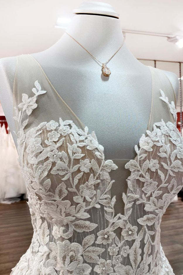 Sleeveless Jewel Neck Long A-Line Tulle Wedding Dress with Ruffles and Lace Appliques