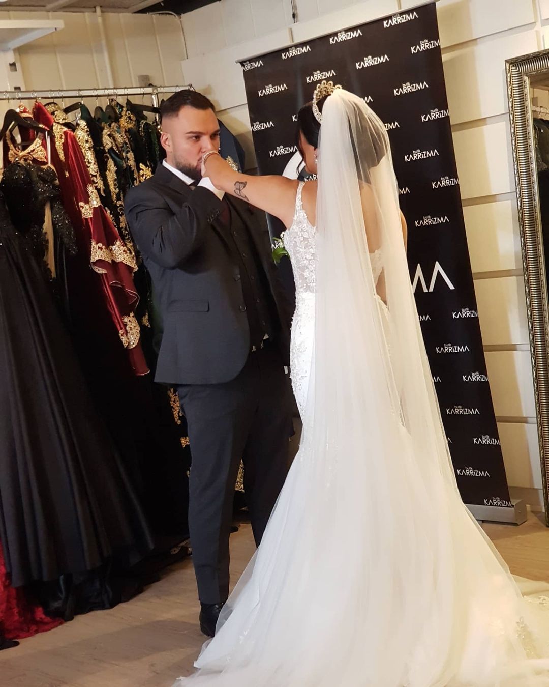 Spaghetti Straps Long Mermaid Wedding Dress With Lace Appliques Tulle