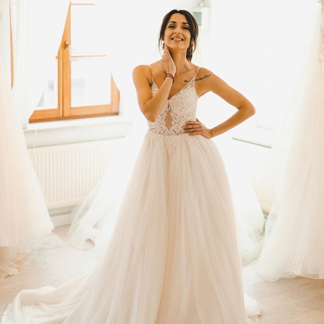 Long A-Line Spaghetti Strap Sleeveless Wedding Dress with Tulle Lace