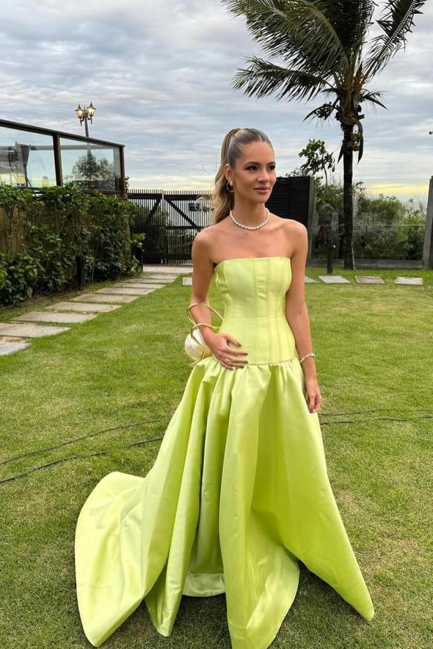 Chic Strapless Sleeveless Bateau Long Prom Dress With Pleated
