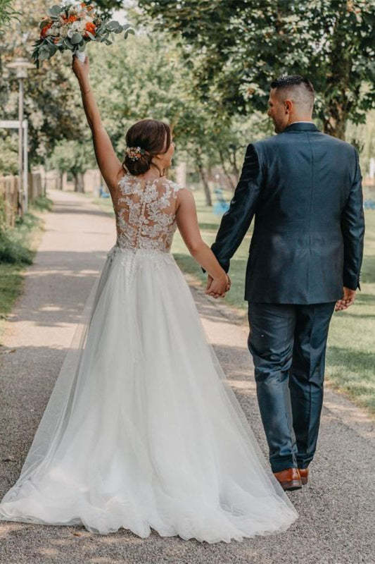 Bateau Neck Sleeveless A-Line Tulle Wedding Dress with Lace