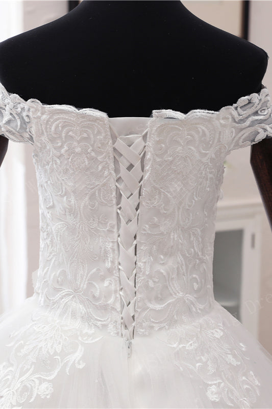 Off-the-shoulder Ball Gown Tulle Wedding Dress With Lace Appliques