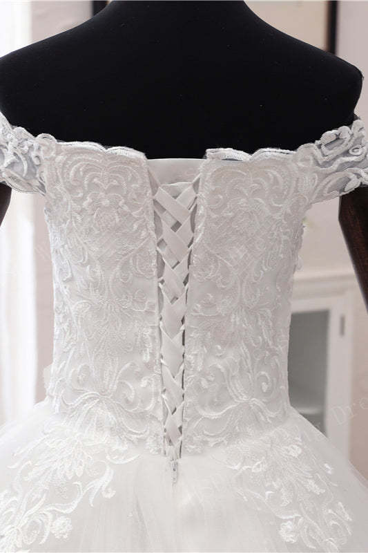 Off-the-shoulder Ball Gown Tulle Wedding Dress With Lace Appliques