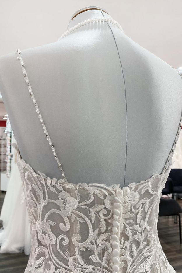 V-Neck Spaghetti Strap Ball Gown Tulle Wedding Dress with Lace Ruffles