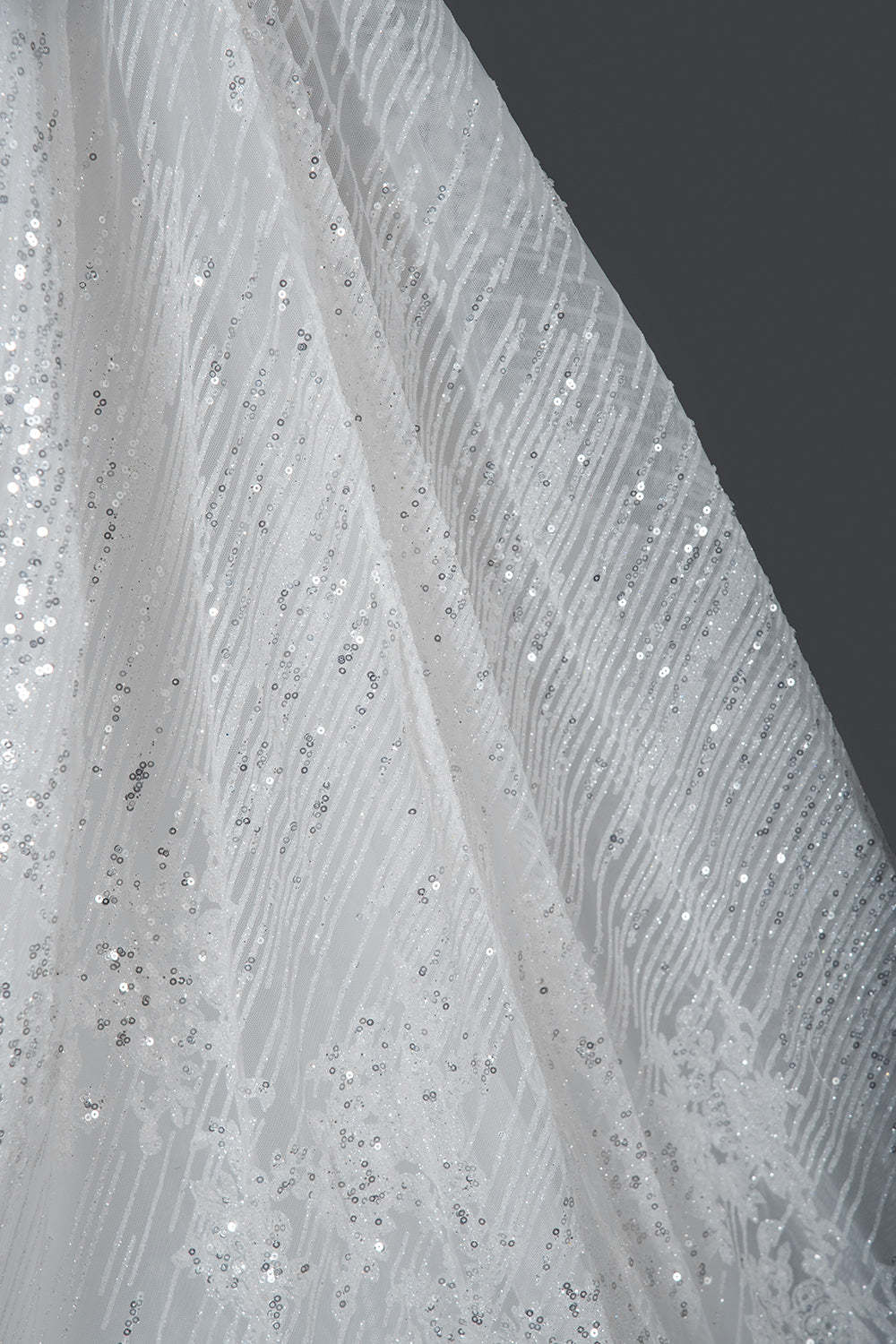 Strapless Sleeveless Sweetheart Pleated Ball Gown Wedding Dress with Sequins