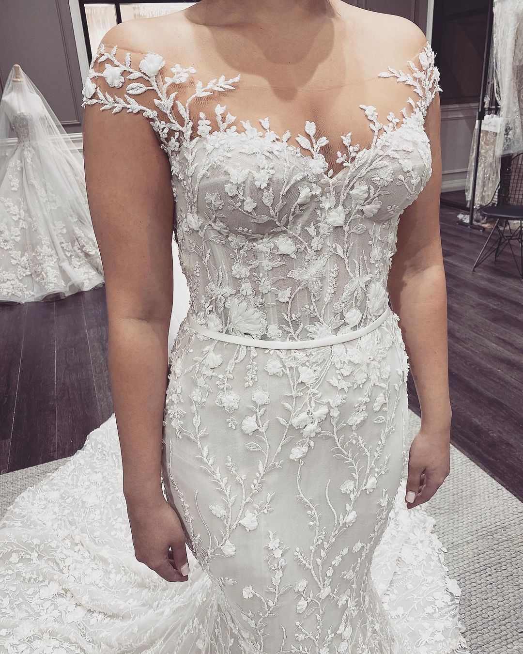 Off-the-Shoulder Backless Floor-Length Mermaid Wedding Dress with Lace Appliques
