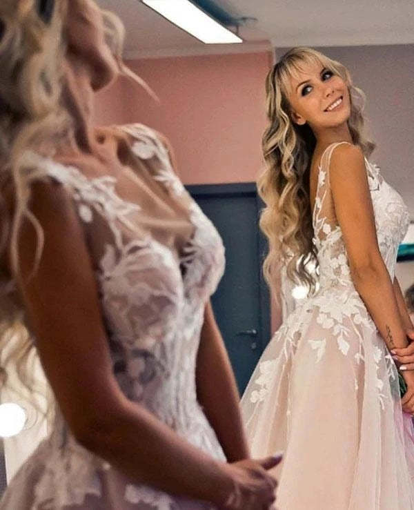 A-line  Ivory Tulle Lace Appliqued Wedding Dress