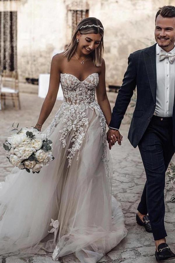 A Line Sweetheart Ivory Tulle Beach Wedding Dress With Appliques