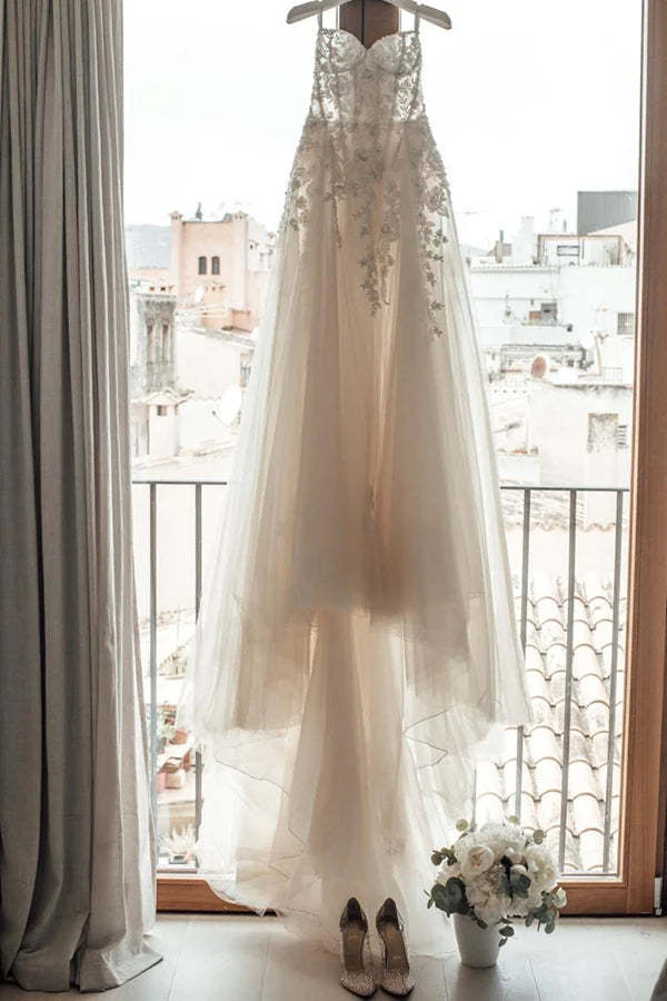 A Line Sweetheart Ivory Tulle Beach Wedding Dress With Appliques