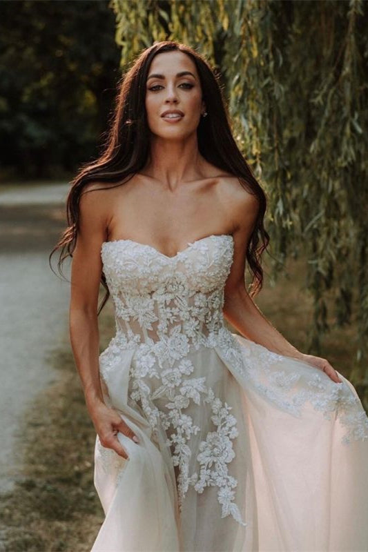 Sweetheart Tulle A-Line Wedding Dress with Lace Appliques