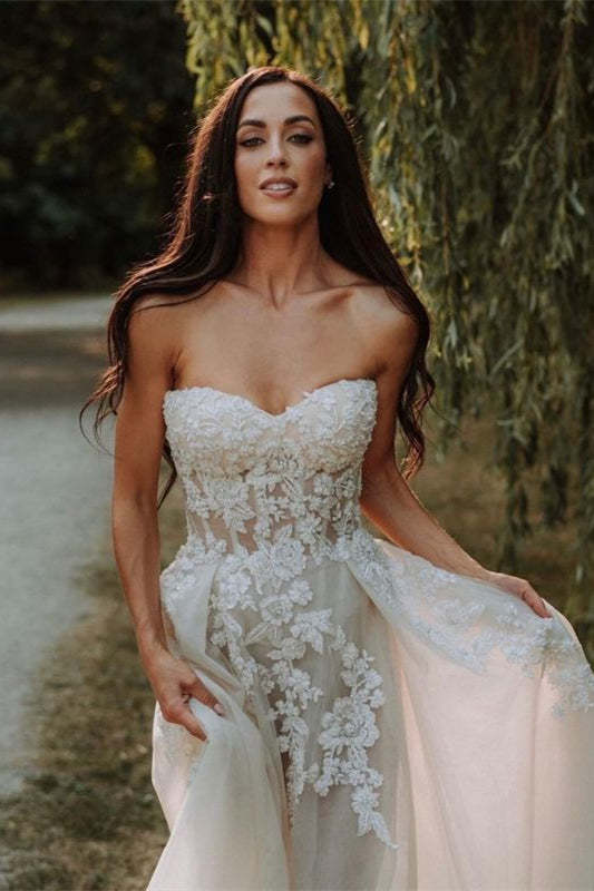 Sweetheart Tulle A-Line Wedding Dress with Lace Appliques