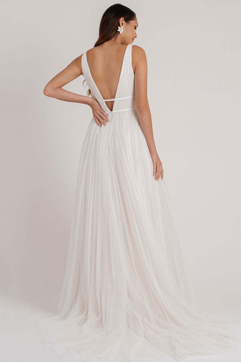 V-Neck Sleeveless Tulle Wedding Dress