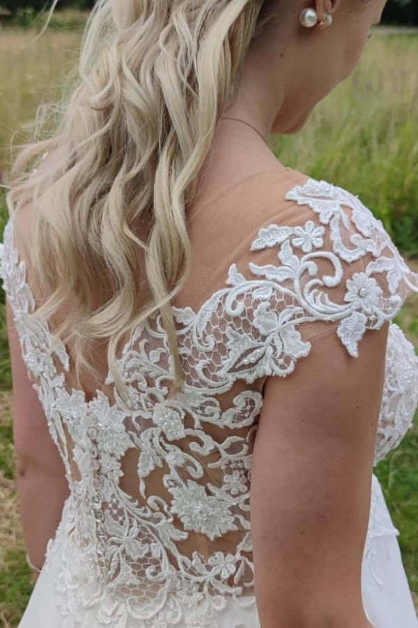 Sleeveless A-line Chiffon Wedding Dress With Appliques Lace Straps