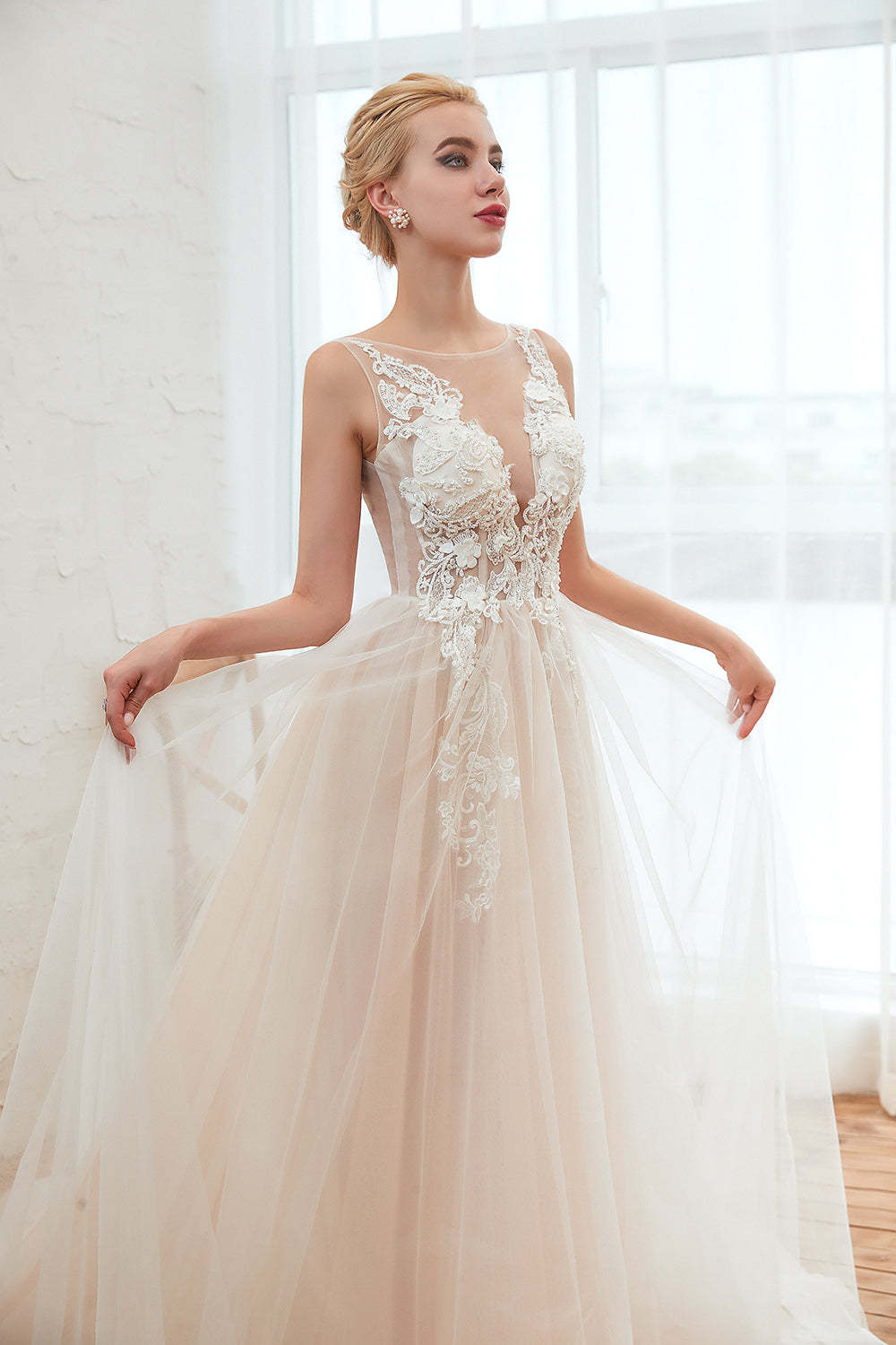 Delicate A-Line Bateau Tulle Open Back Wedding Dress with Floral Lace