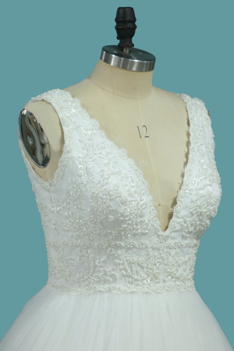 Deep V-neck A-Line Backless Wedding Dress Floor-length With Appliques Lace Tulle