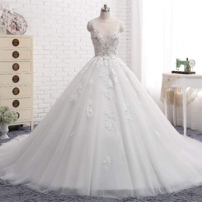 Sleeveless Tulle Train Long Wedding Dress With Appliques Lace