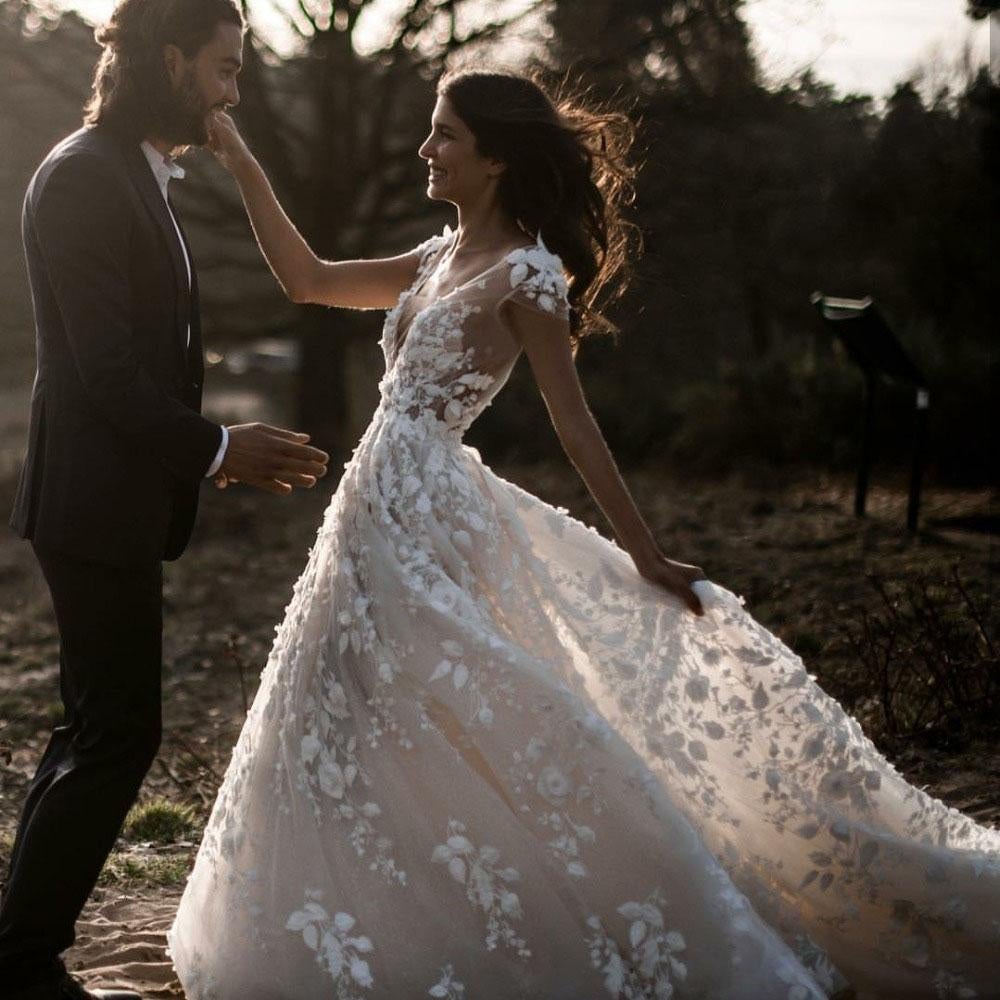 Cap Sleeve Ivory A-line Beach Weding Dresses Lace Appliqued Bridal Gowns