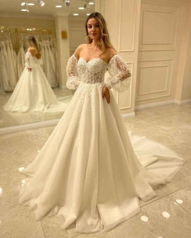 Sweetheart Long Sleeve Backless A-Line Train Wedding Dress with Lace Appliques