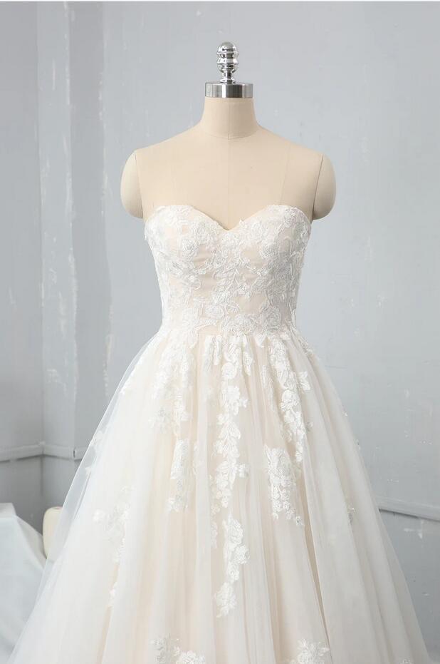Sweetheart Backless A-Line Wedding Dress With Appliques Lace Tulle Floor-length