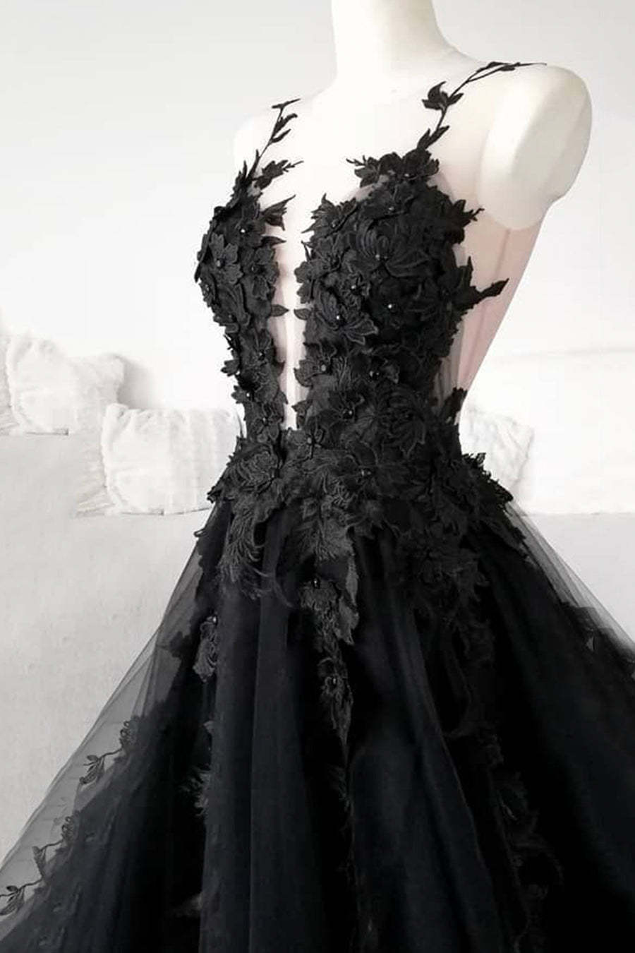 Chic Black Tulle A-line Long Prom Dress With Appliques