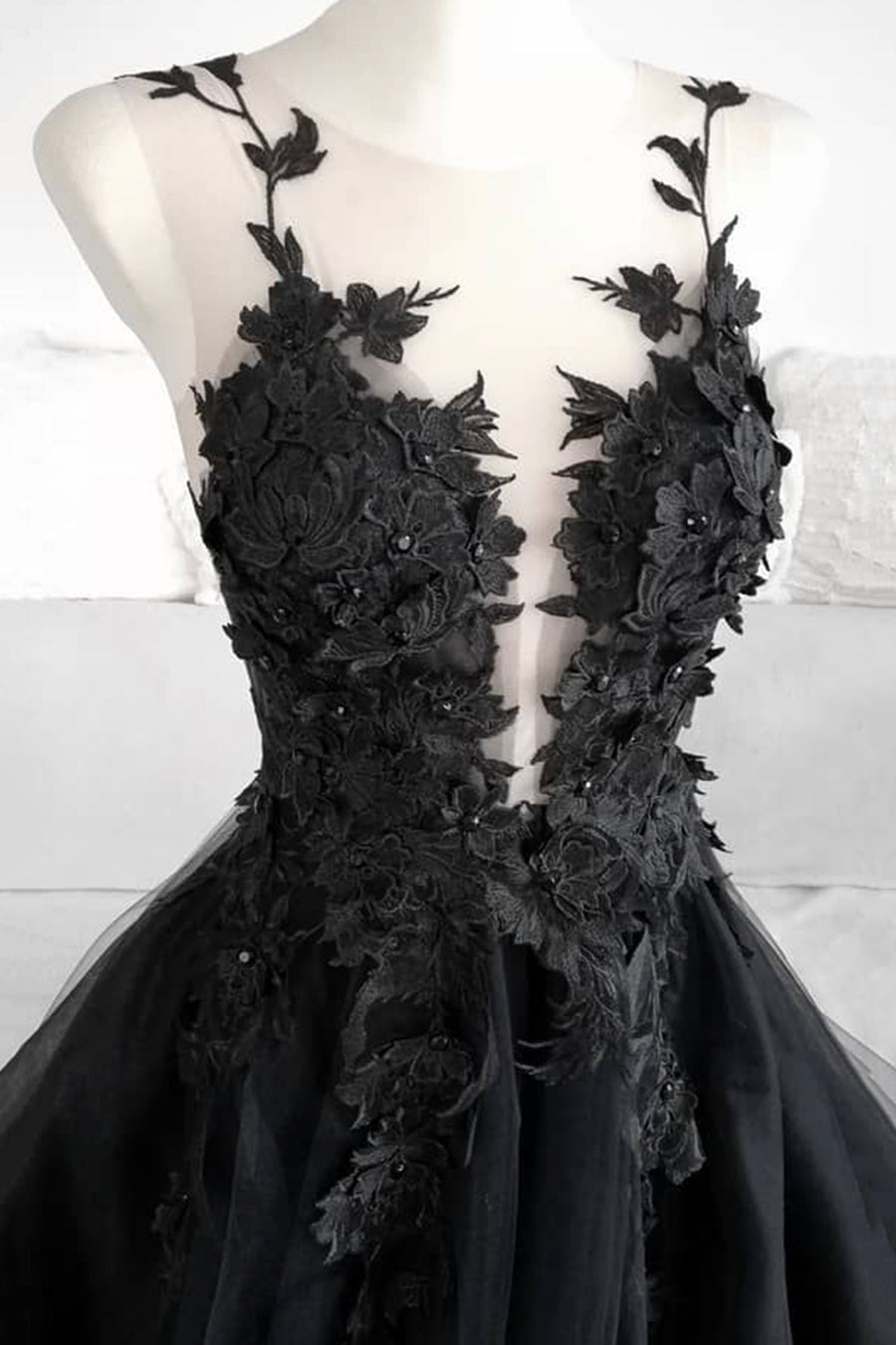 Chic Black Tulle A-line Long Prom Dress With Appliques