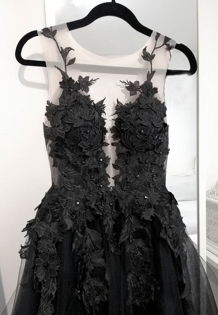 Chic Black Tulle A-line Long Prom Dress With Appliques