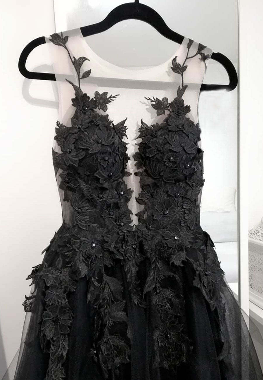 Chic Black Tulle A-line Long Prom Dress With Appliques