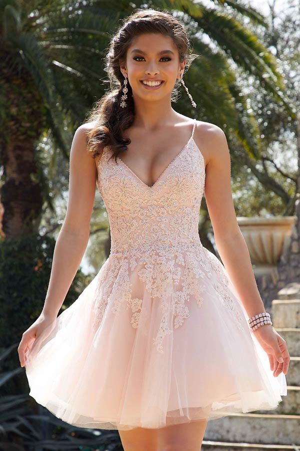 Cute V Neck Short Homecoming Dress With Lace Appliques WD201