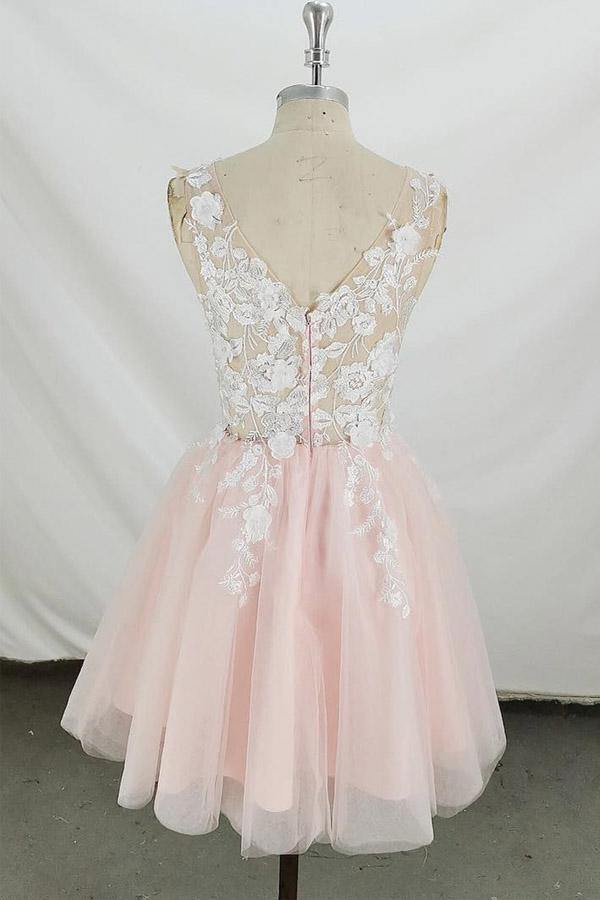 Cute V Neck Tulle Short Homecoming Dress With White Lace Appliques WD187