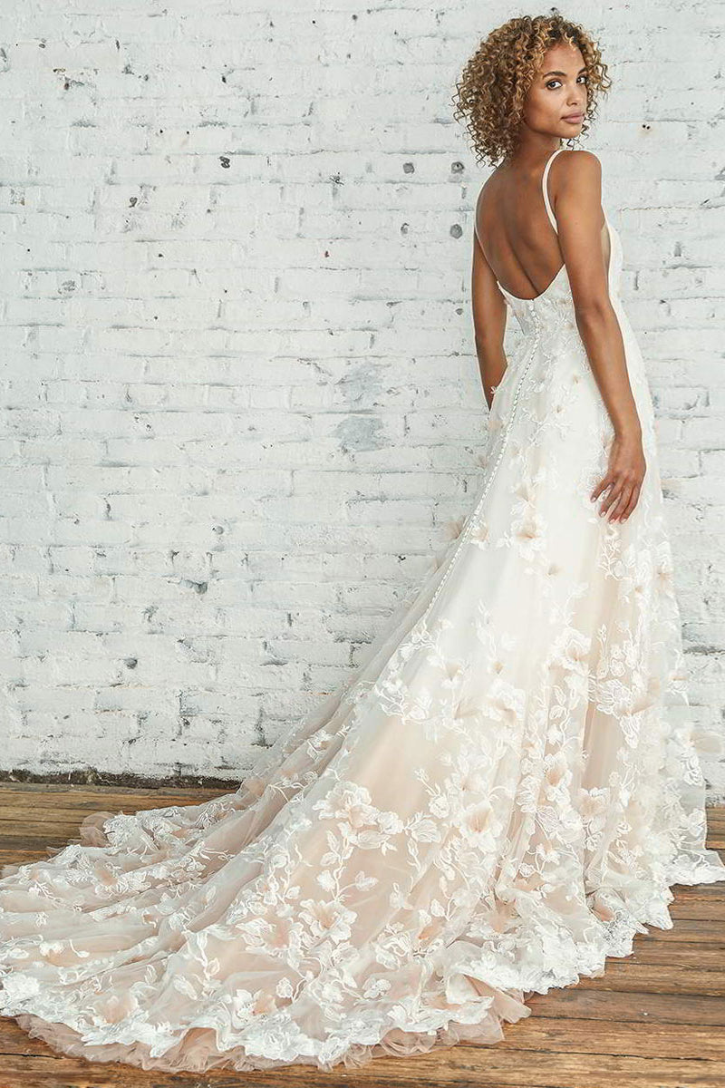 Gorgeous Sleeveless Spaghetti Strap Lace Appliques Wedding Dress (Online)