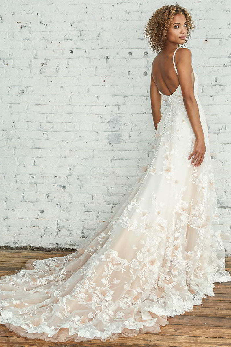 Gorgeous Sleeveless Spaghetti Strap Lace Appliques Wedding Dress (Online)