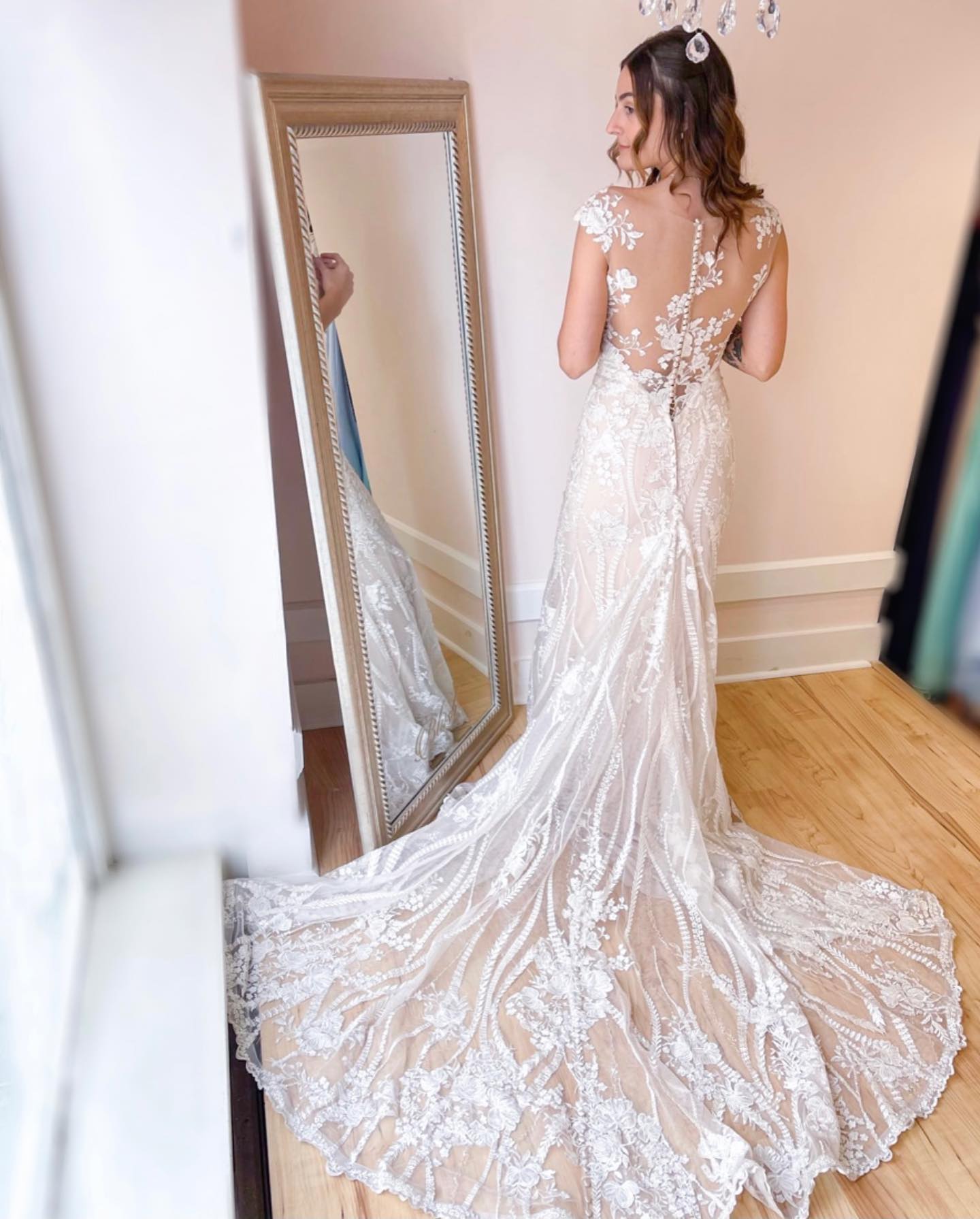 Black Back A-line Wedding Dress V-neck Open With Lace Tulle