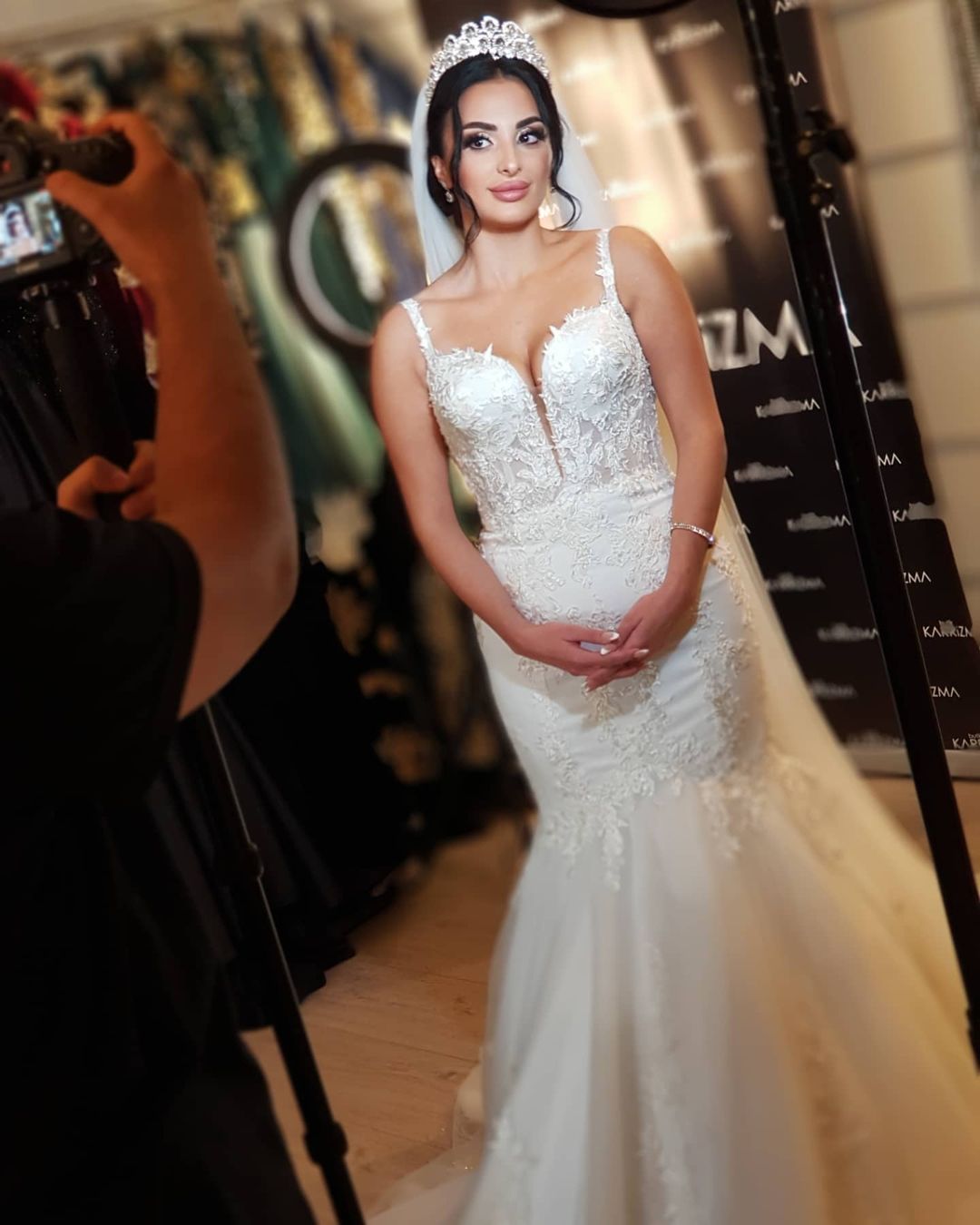 Spaghetti Straps Long Mermaid Wedding Dress With Lace Appliques Tulle