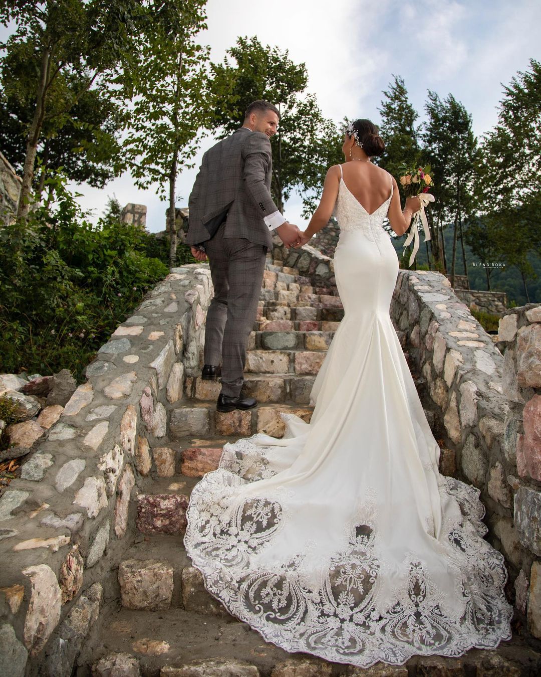 V-neck Spaghetti Straps Backless Mermaid Wedding Dress With Lace Appliques