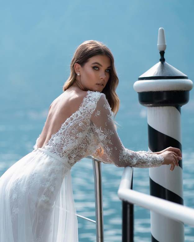 Boho A-line V-neck Wedding Dress Lace Backless With Long Sleeves
