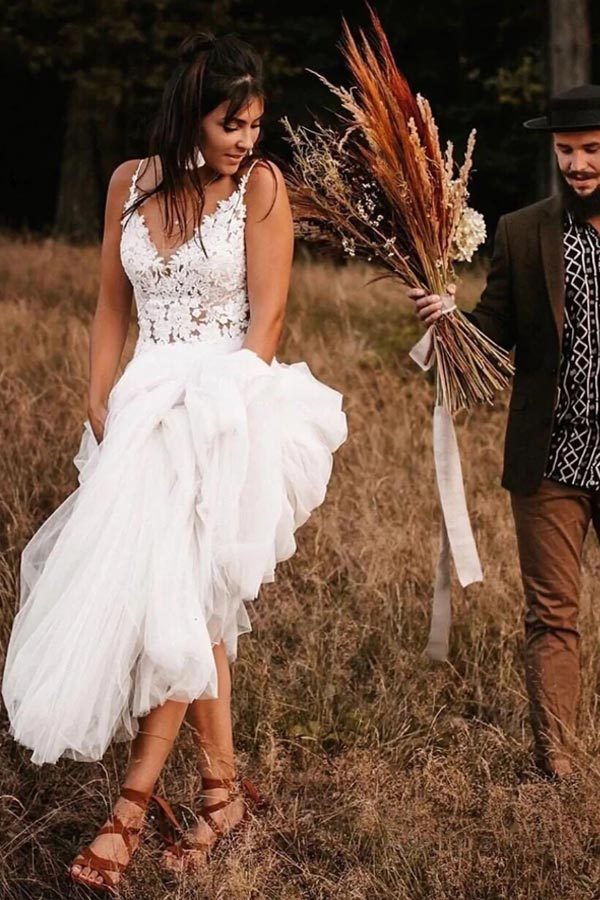 Fablous A-line V Neck White Lace Wedding Dress Open Back Bridal Gown