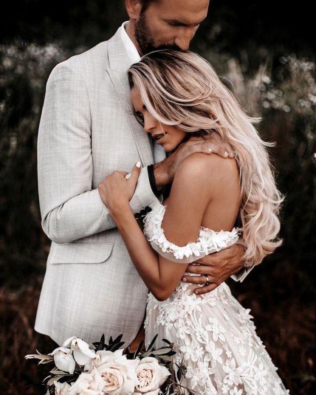 Off The Shoulder Ivory Tulle Lace Appliqued Wedding Dresses