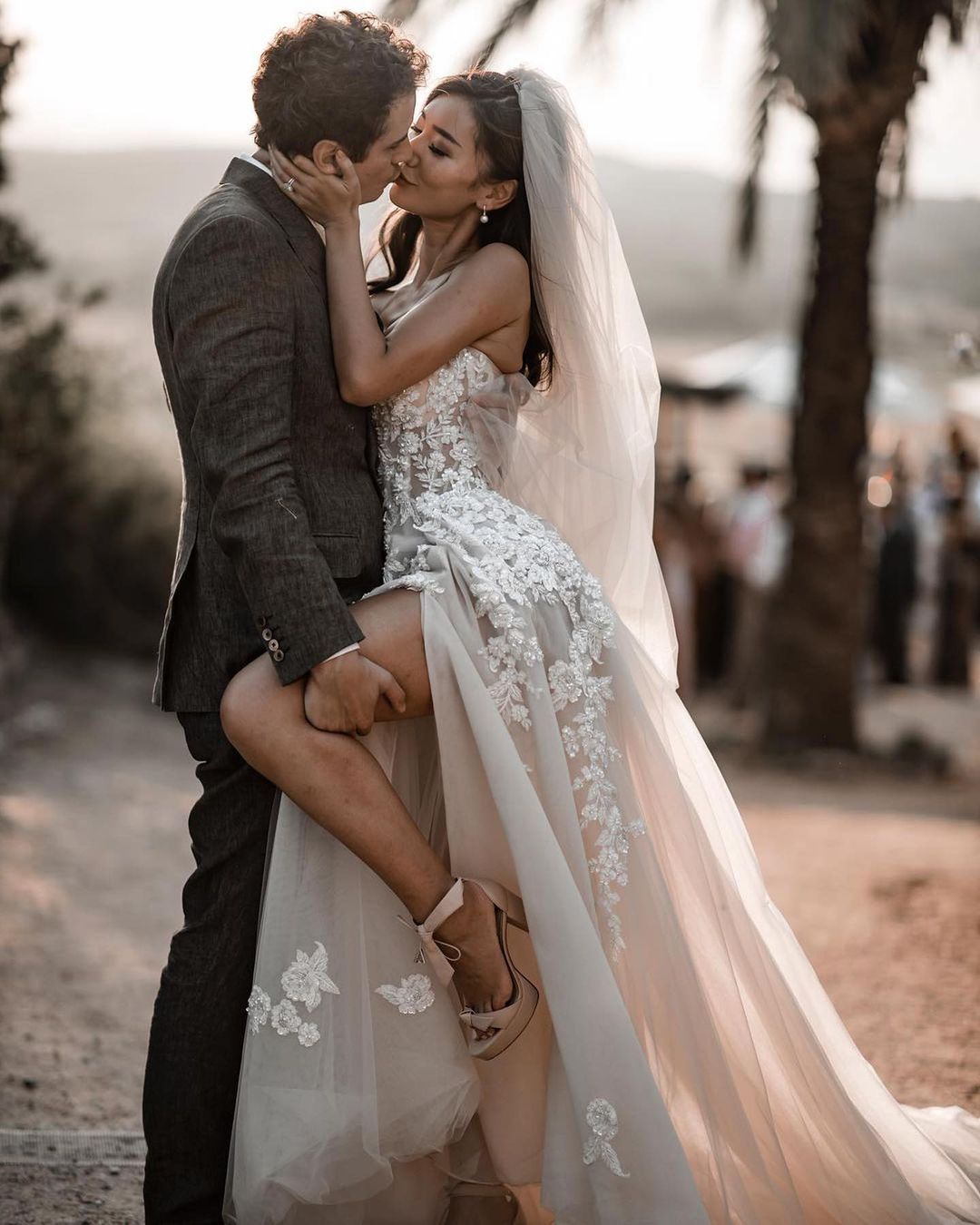 Sweetheart Ivory Tulle Long Wedding Dress Beach Wedding Dress