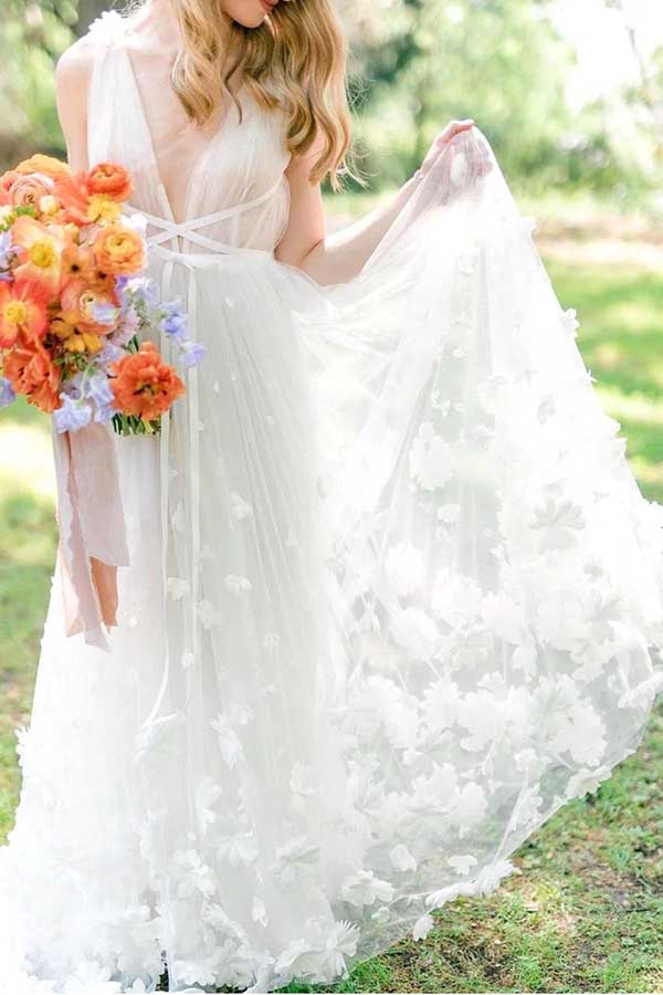 V Neck White Tulle Wedding Dresses With Flowers