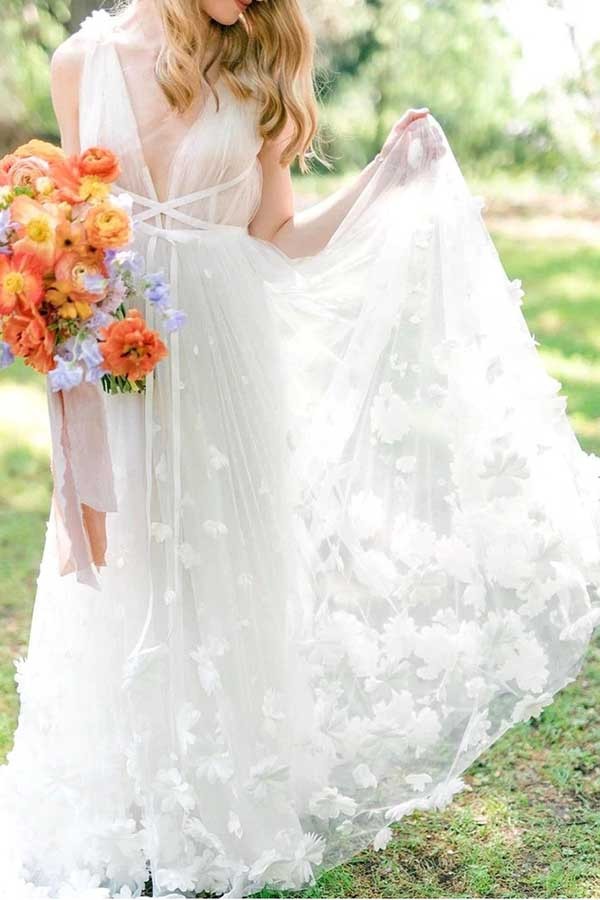 V Neck White Tulle Wedding Dresses With Flowers