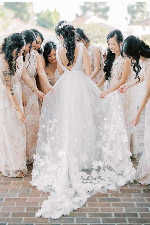 V Neck White Tulle Wedding Dresses With Flowers
