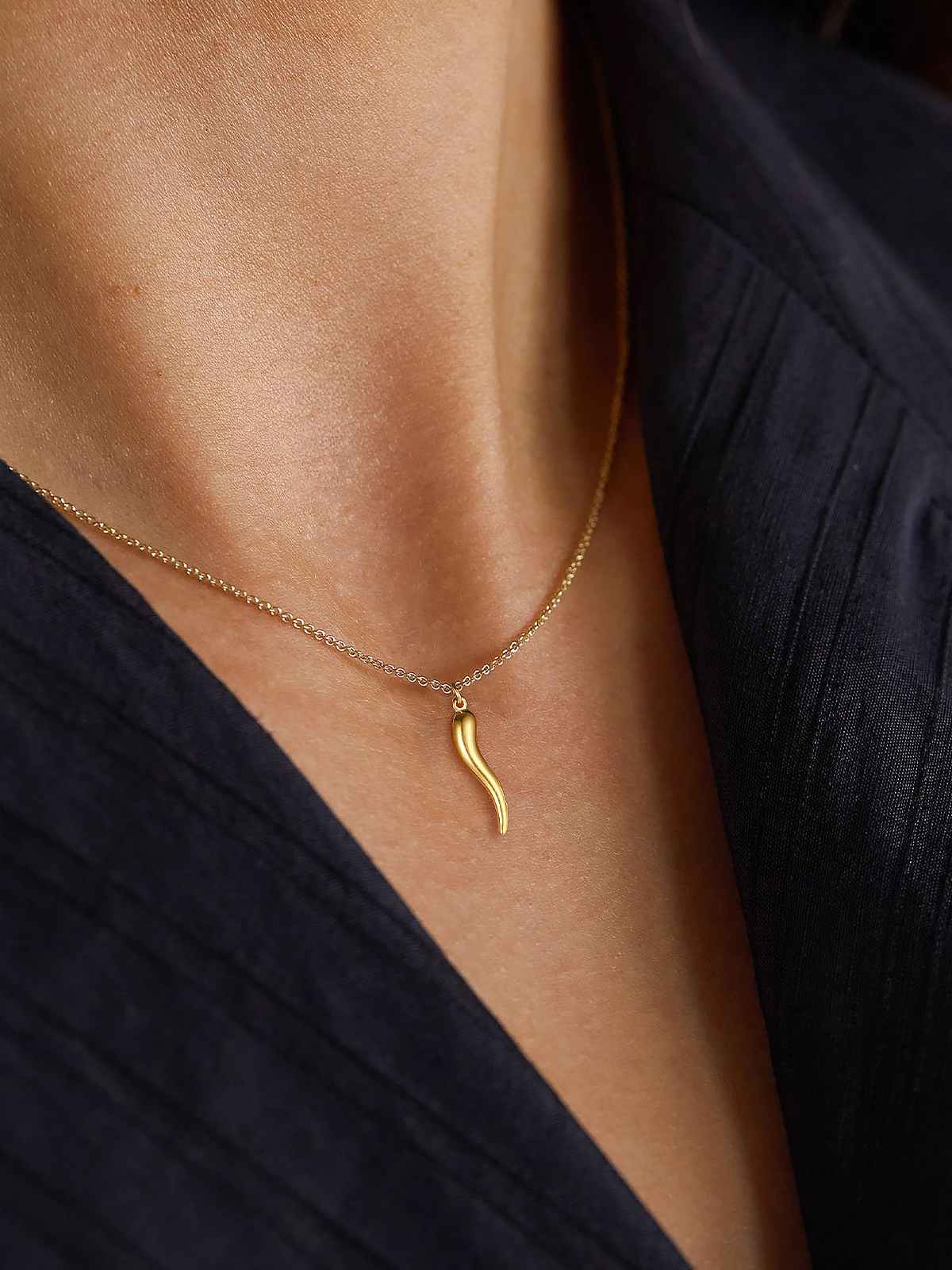Cornicello Necklace Italian Horn Pendant in 18K Gold