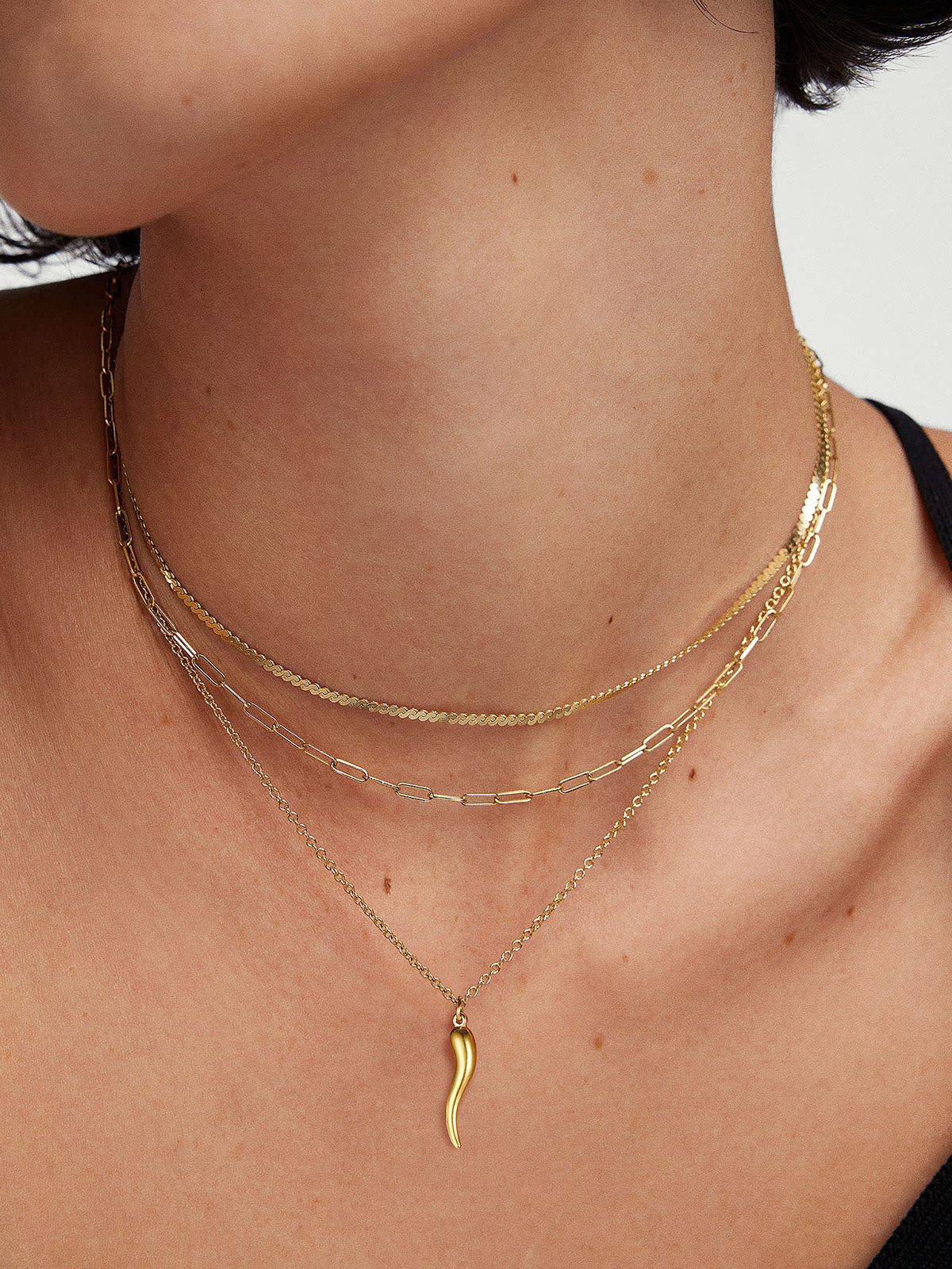 Cornicello Necklace Italian Horn Pendant in 18K Gold