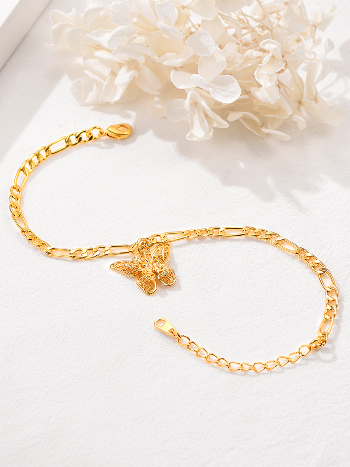 4.5mm Thick Butterfly Figaro Chain Anklet in 18K Gold