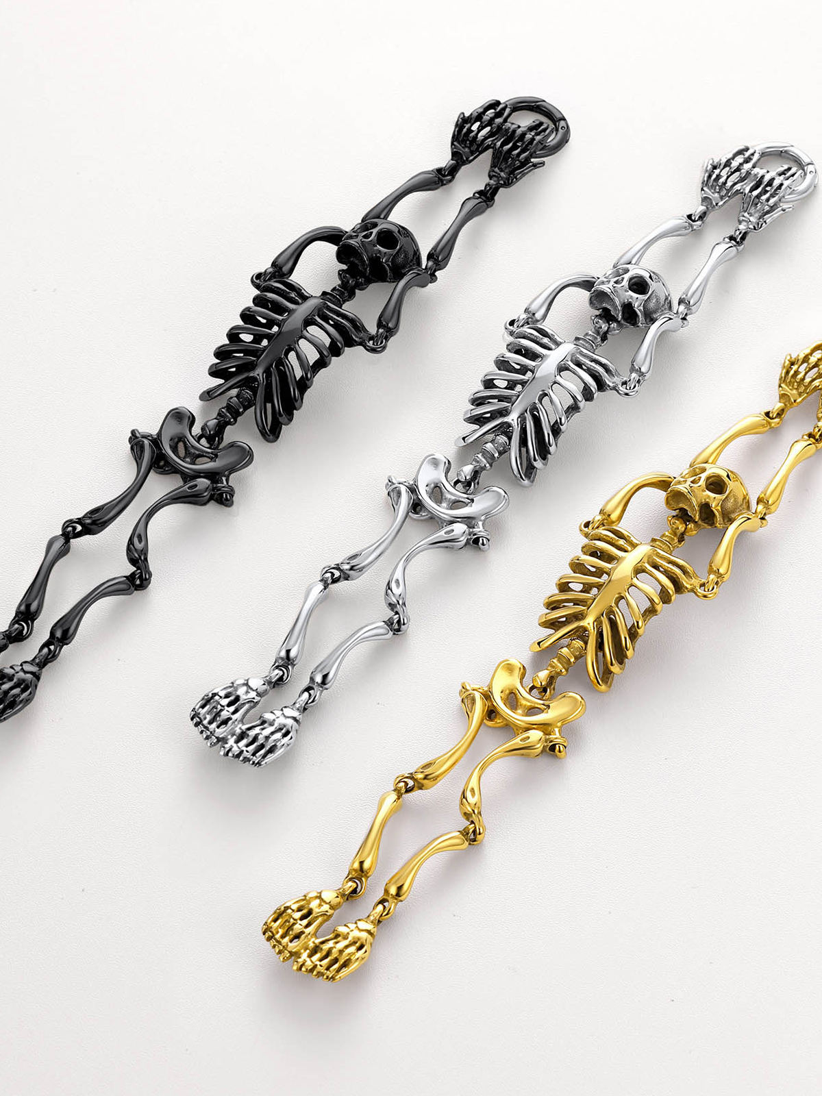 35mm Chunky Gothic Skull Bracelet in 18K Gold