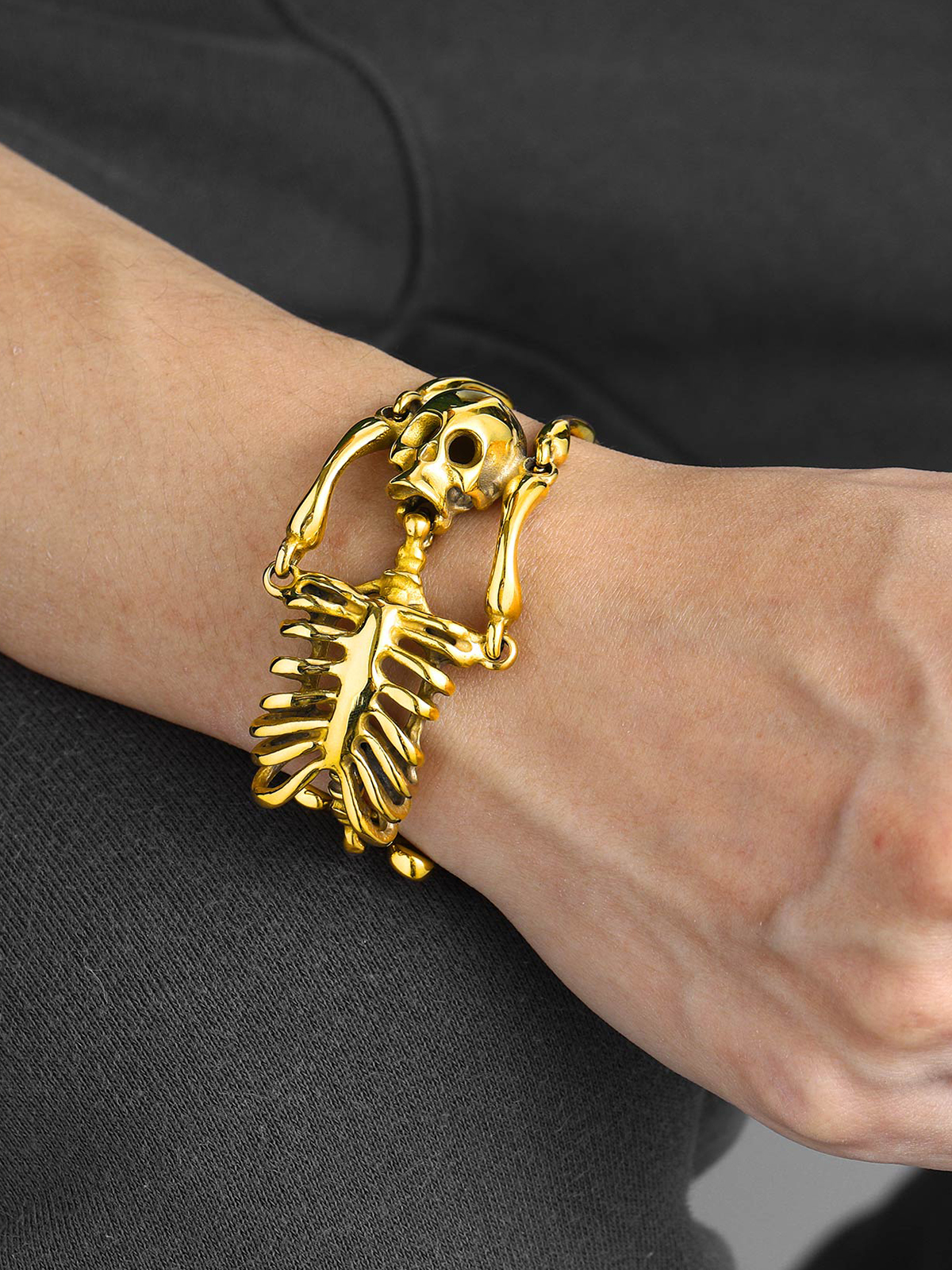 35mm Chunky Gothic Skull Bracelet in 18K Gold