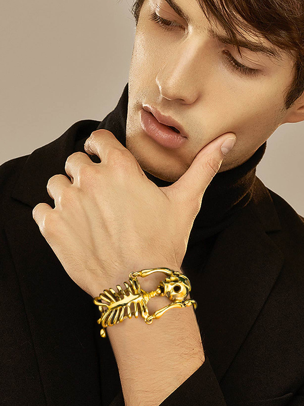 35mm Chunky Gothic Skull Bracelet in 18K Gold