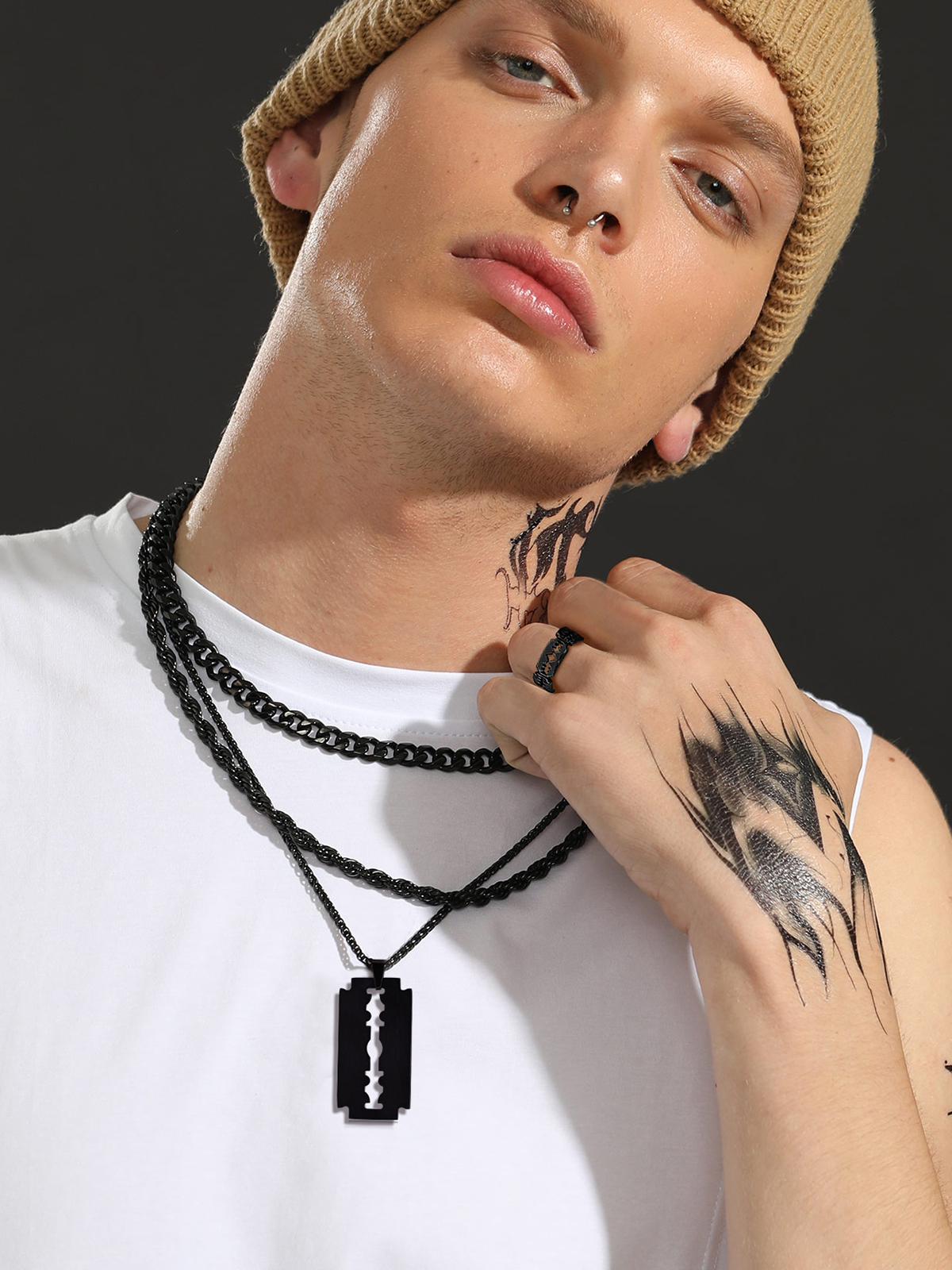 Razor Blade Pendant Punk Necklace in Black