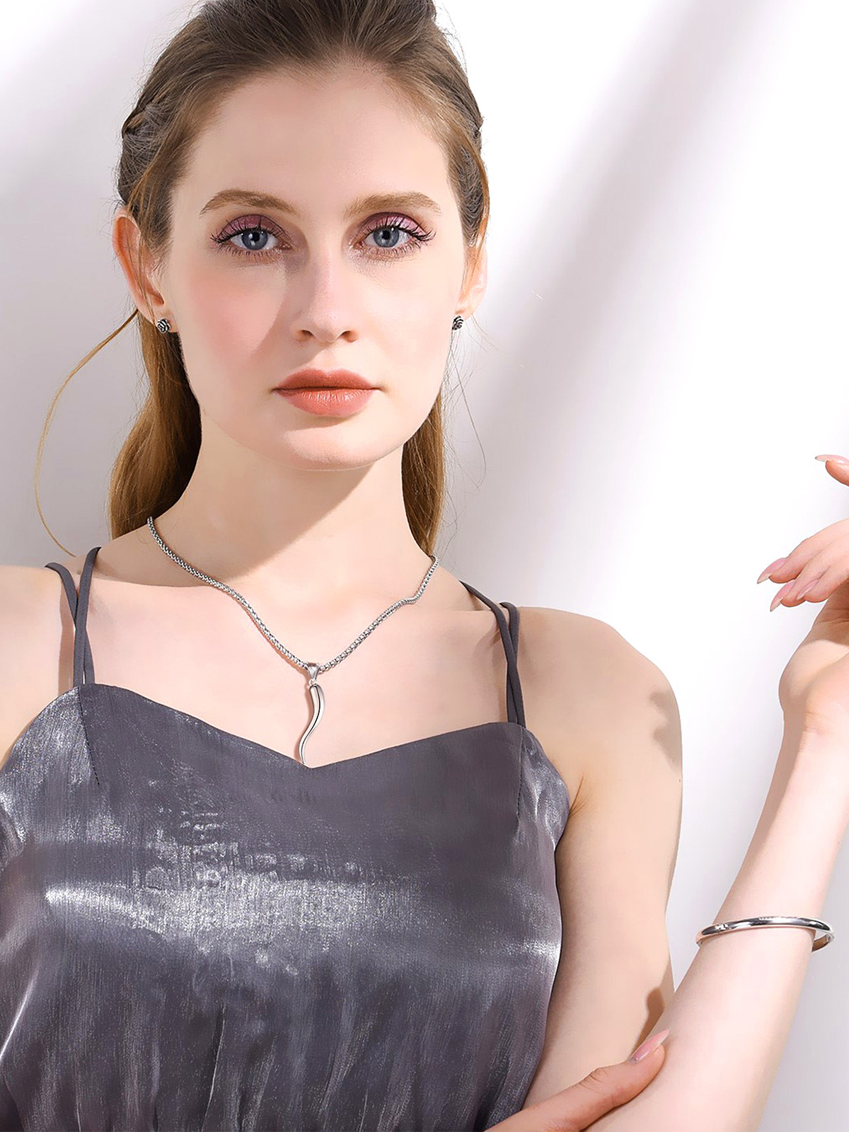 Italian Horn Pendant Cornicello Necklace in Silver